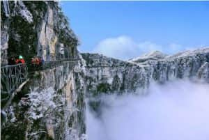 10 SKYWALK TERKEREN DI DUNIA TAWARKAN PEMANDANGAN SPEKTAKULER