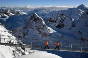 10 SKYWALK TERKEREN DI DUNIA TAWARKAN PEMANDANGAN SPEKTAKULER