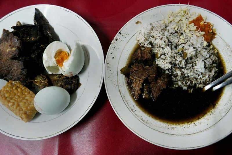 10 Rekomendasi Rawon Enak di Jawa Timur