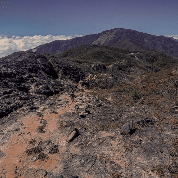 10 GUNUNG KERAMAT DI INDONESIA DIPERCAYA MEMILIKI CERITA MISTIS