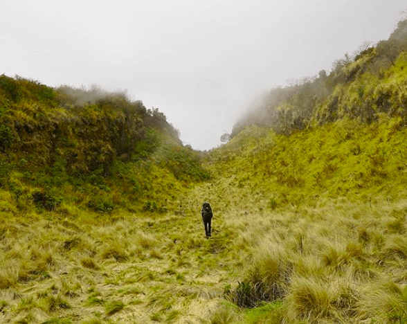 10 GUNUNG KERAMAT DI INDONESIA DIPERCAYA MEMILIKI CERITA MISTIS