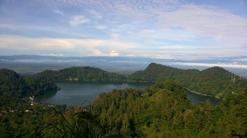 10 DANAU PALING ANGKER DI INDONESIA TAWARKAN KEINDAHAN TERSENDIRI