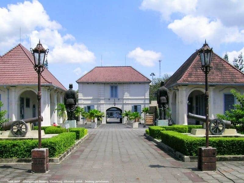 10 MUSEUM DIKENAL PALING ANGKER DI INDONESIA, HATI HATI ADA PENAMPAKAN!
