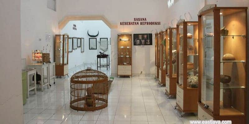 10 MUSEUM DIKENAL PALING ANGKER DI INDONESIA, HATI HATI ADA PENAMPAKAN!