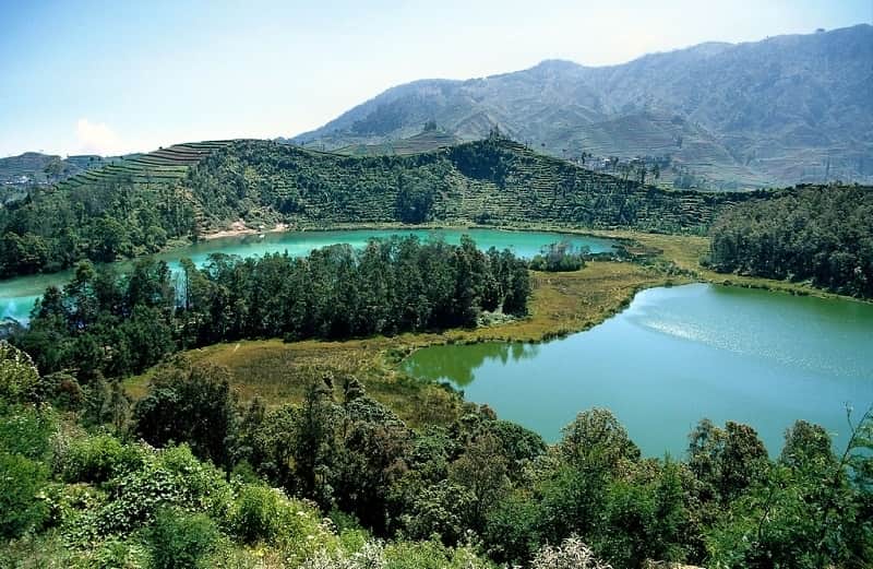 10 DANAU DIATAS GUNUNG TERINDAH DI INDONESIA, PANORAMANYA MEMUKAU