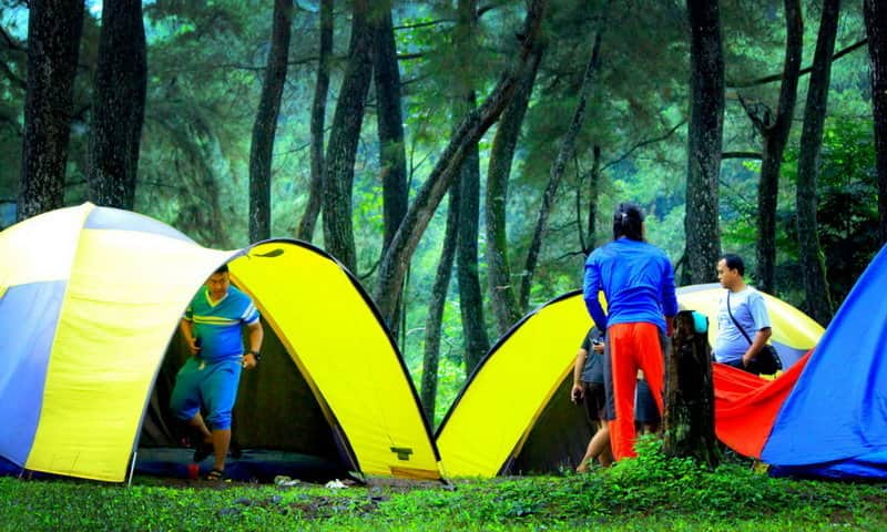 10 TEMPAT KEMPING DI SUKABUMI NYAMAN BERSANTAI BERSAMA KELUARGA JUGA TEMAN