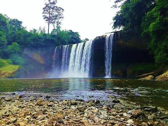 YUK! JELAJAHI EKSOTISME 10 AIR TERJUN DI KALIMANTAN