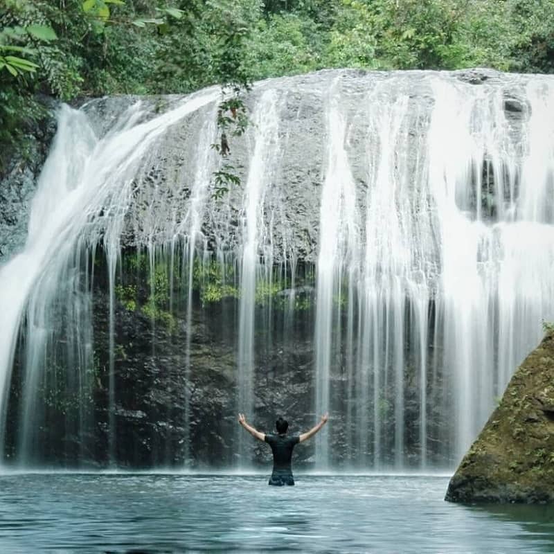 YUK! JELAJAHI EKSOTISME 10 AIR TERJUN DI KALIMANTAN