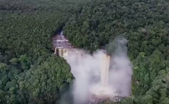 YUK! JELAJAHI EKSOTISME 10 AIR TERJUN DI KALIMANTAN