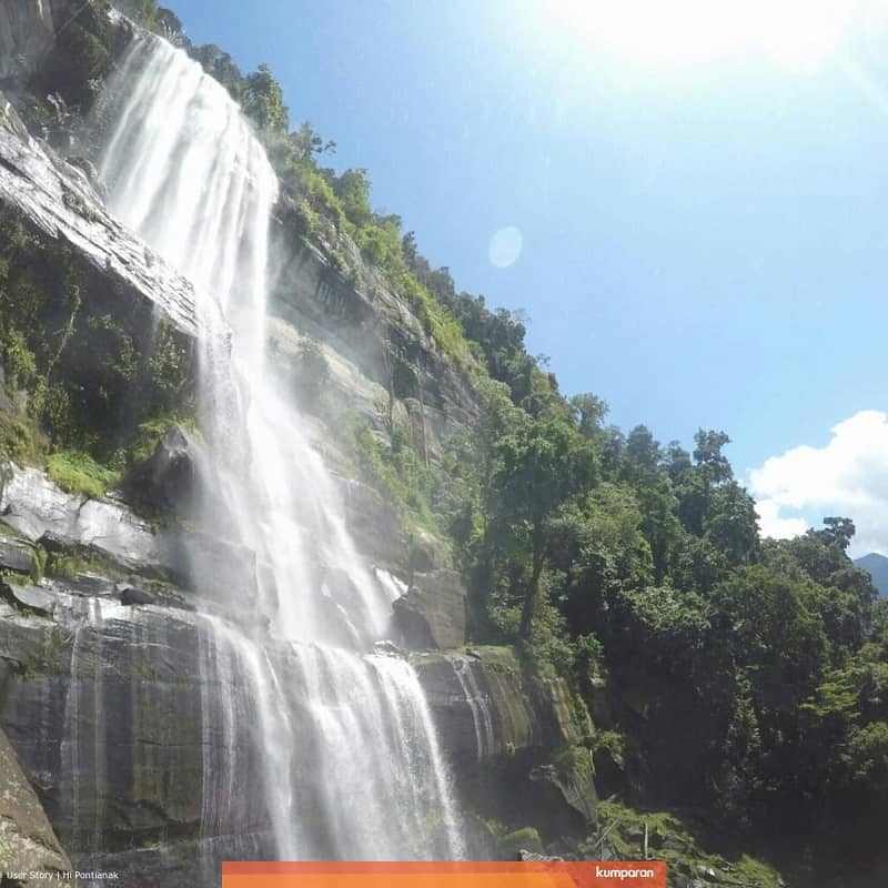 yuk-jelajahi-eksotisme-10-air-terjun-di-kalimantan