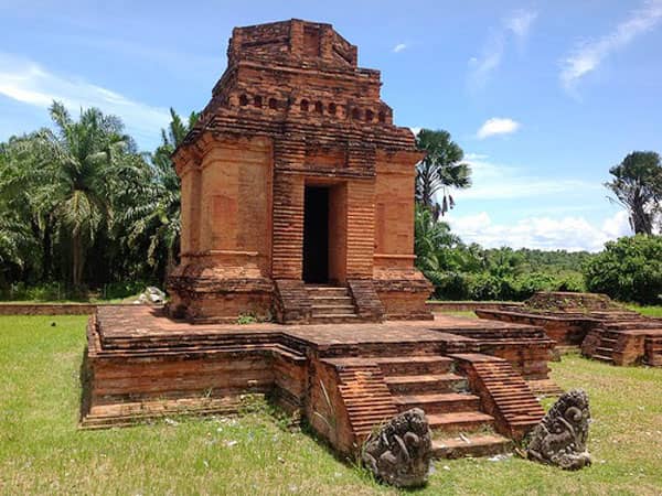 Telisik Sejarah Di 10 Candi Terkenal di Sumatera