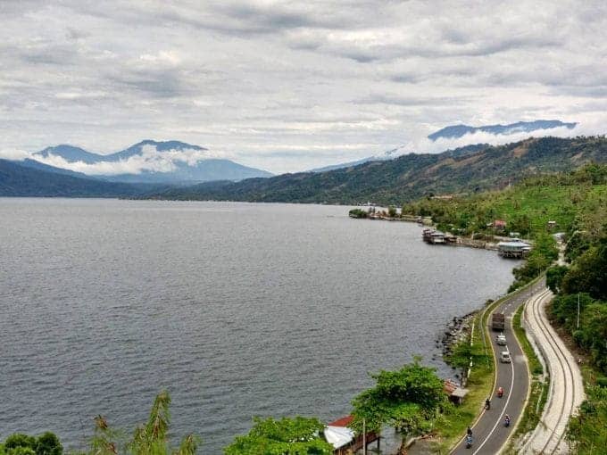 10 DANAU DENGAN CERITA HOROR DI INDONESIA BIKIN BULU KUDUK BERDIRI