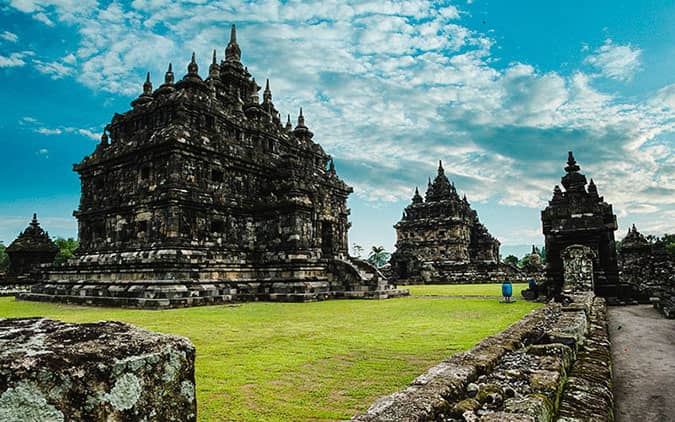 10 CANDI YANG DIPERCAYA PALING MISTIS DI INDONESIA