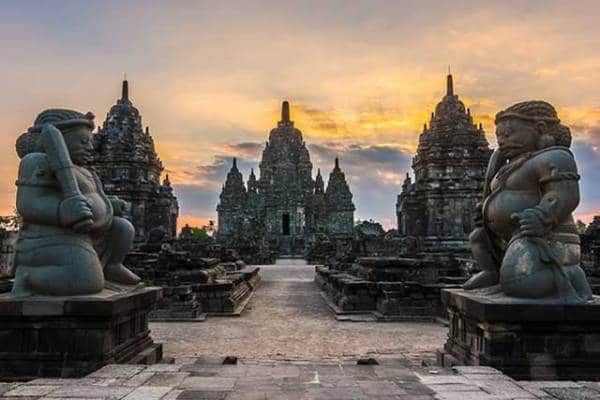 10 CANDI YANG DIPERCAYA PALING MISTIS DI INDONESIA