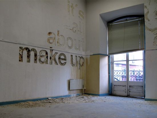 Mural Unik tanpa cat karya Vhils