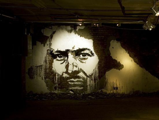 Mural Unik tanpa cat karya Vhils
