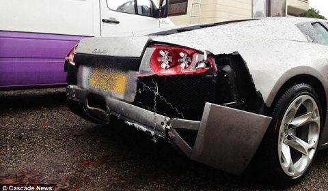 Lamborghini Murcielago Kecelakaan Saat Sedang Di Tes Oleh Mekanik
