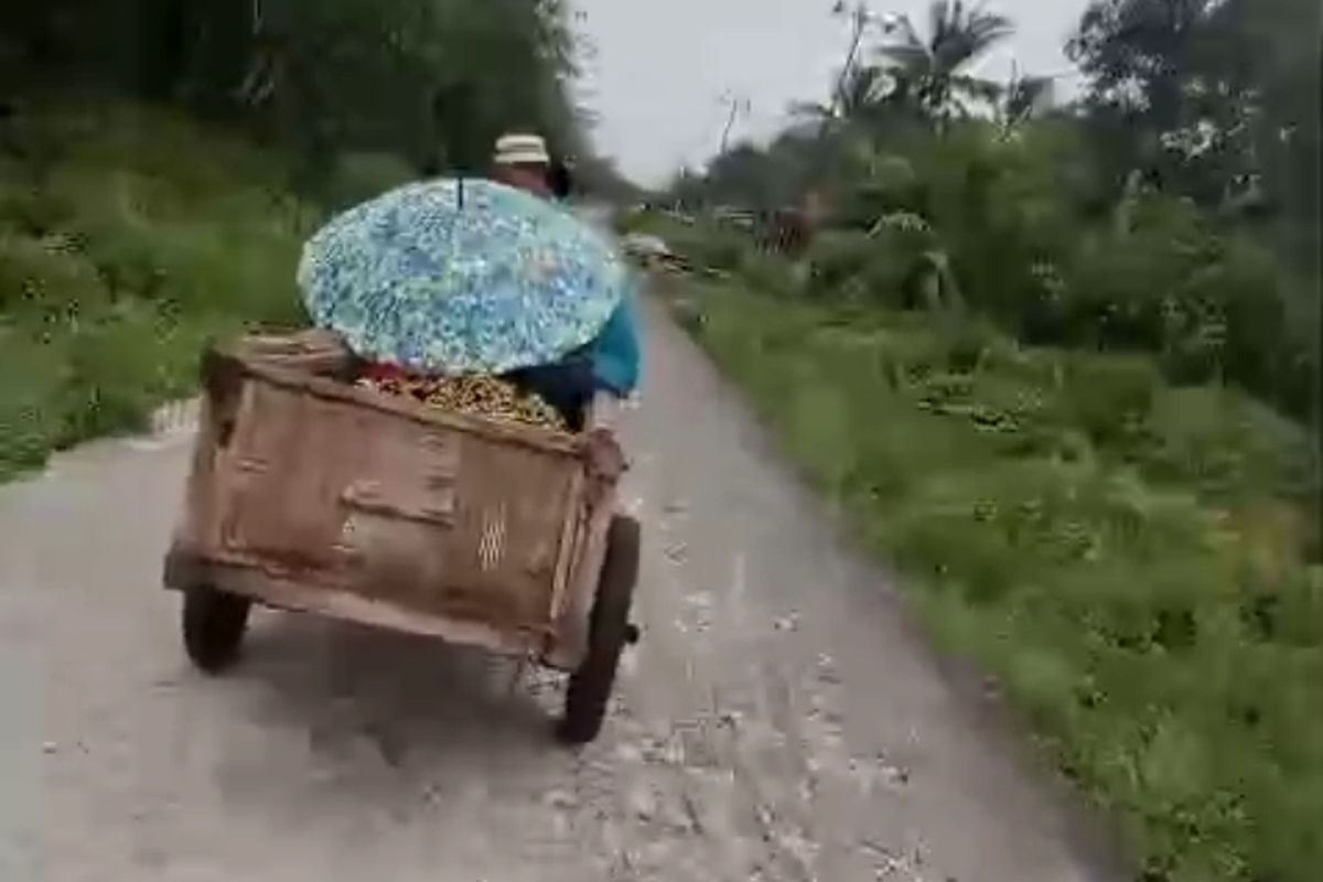 miris-jenazah-di-kepulauan-meranti-dibawa-dengan-gerobak-karena-ambulans-rusak
