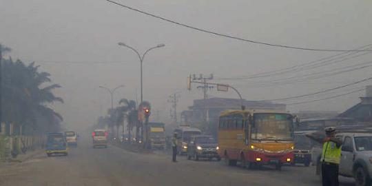 &#91;OMAYGAT&#93; Rakyat Keracunan Asap, Gubernur Riau Pilih Pulang Kampung !!!