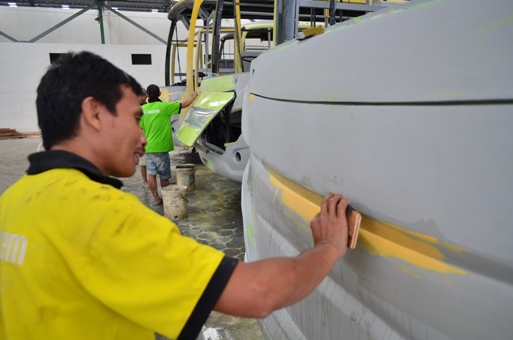 Inilah Proses Pembuatan Body Bus di Karoseri
