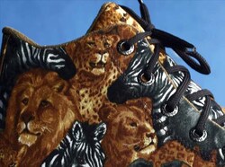 Pengerajin Ini Membuat Sepatu Berbahan Ban Pesawat