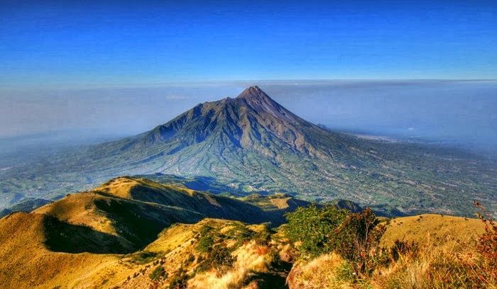 20 Tempat Di Indonesia Yang Layak Kamu Daki