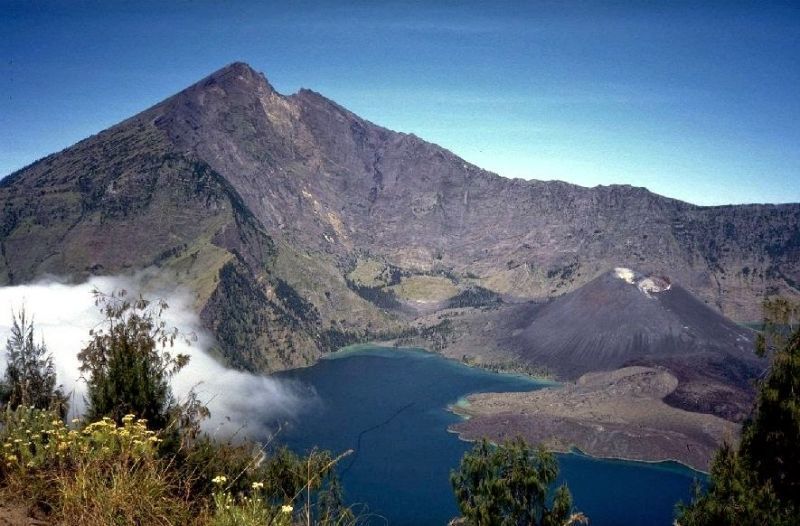 20 Tempat Di Indonesia Yang Layak Kamu Daki