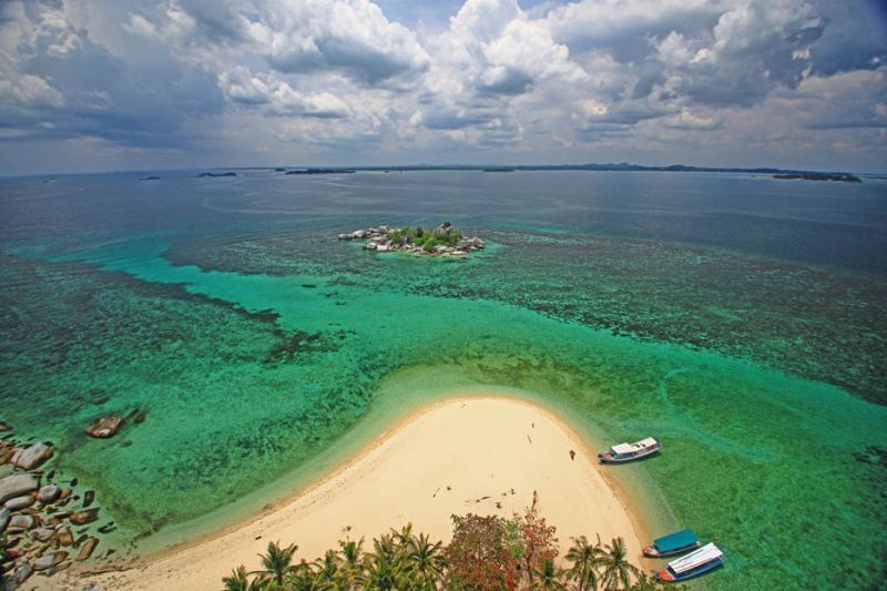 20 Tempat Di Indonesia Yang Layak Kamu Daki