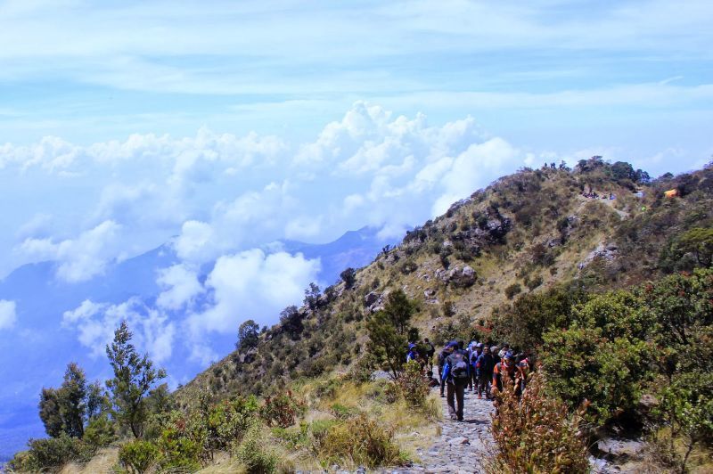 20 Tempat Di Indonesia Yang Layak Kamu Daki