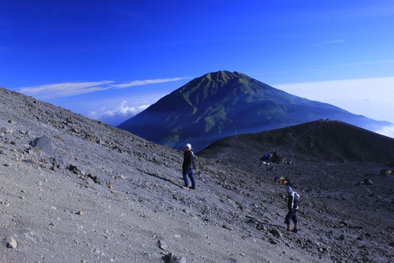 20 Tempat Di Indonesia Yang Layak Kamu Daki