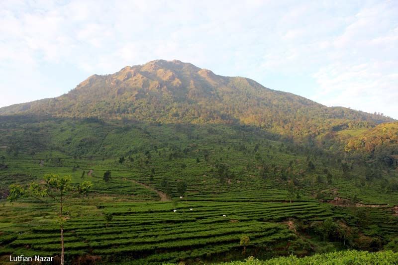 20 Tempat Di Indonesia Yang Layak Kamu Daki