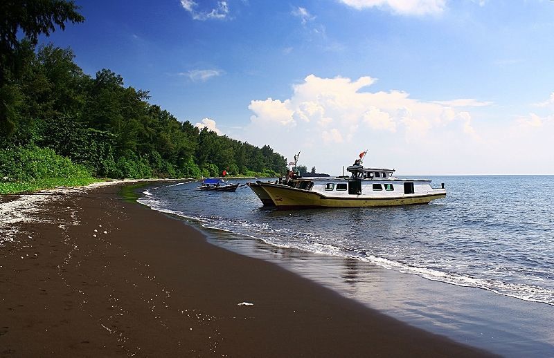 20 Tempat Di Indonesia Yang Layak Kamu Daki