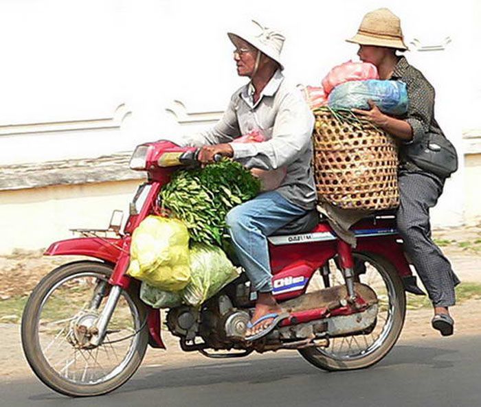 Kocak! Kompilasi Foto Sepeda Motor Kelebihan Muatan