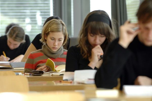 Sering Malu Sama Orang Lain? Yuk Ikuti Tips Ini Biar Kamu Nggak Lagi Jadi Pemalu