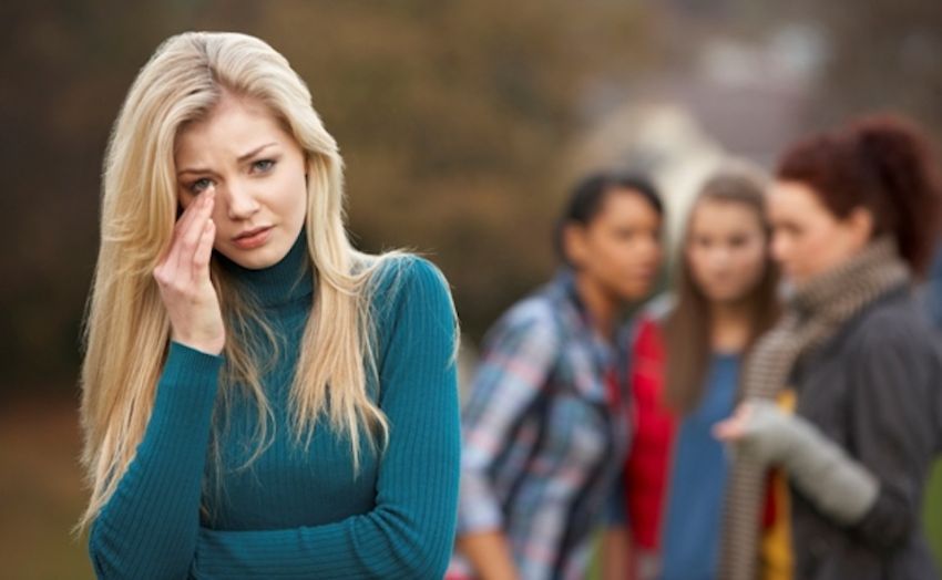 10 Tipe Teman yang Tak Layak Dipertahankan Dalam Hidupmu