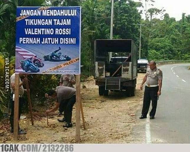 Spanduk Kreatif!! Isinya Bikin Ngakak 