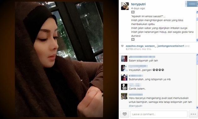 Presenter Sepakbola Seksi Ini Putuskan Berhijab