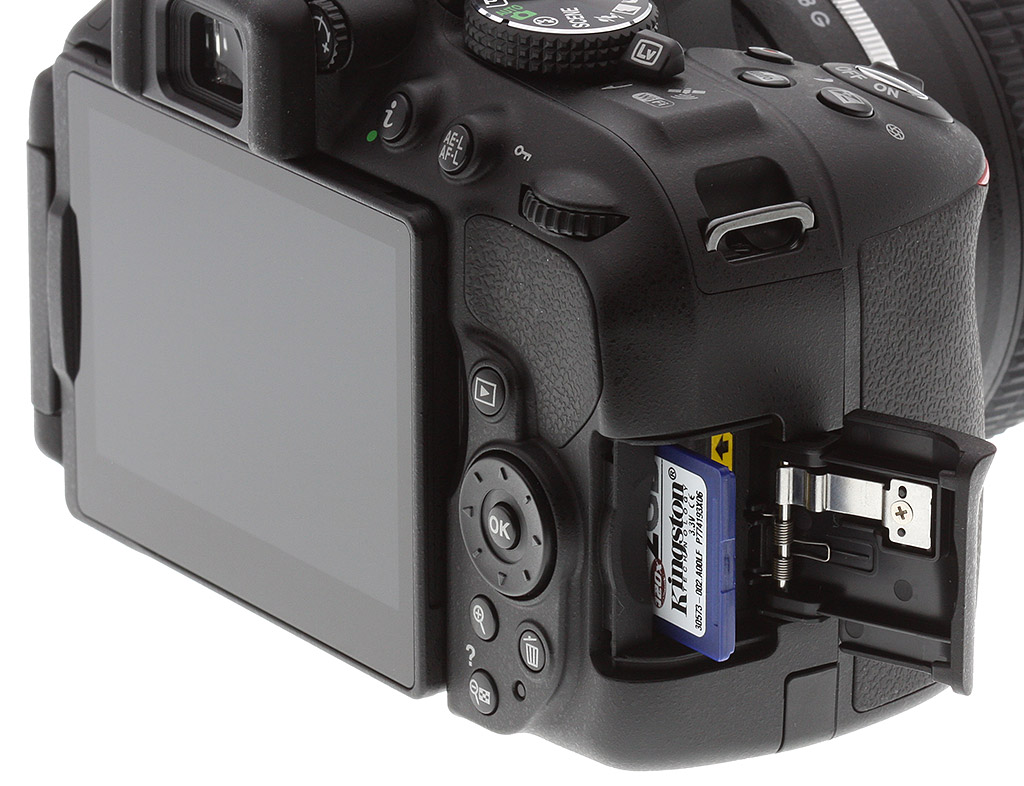 Nikon D5300 Kit 18-55 mm: Kamera DSLR TERBAIK buat pemula dan amatiran