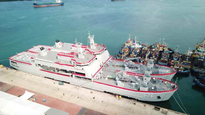 &#91;UPDATE&#93; KRI Teluk Weda 526 &amp; KRI Teluk Wondama 527 | Inilah Kapal LST Terbaru TNI AL