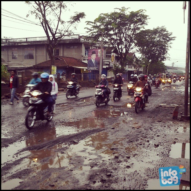 katanya kota wisata..kok bandung udah kayak Off Road jalannya...+ malu-maluin aja.