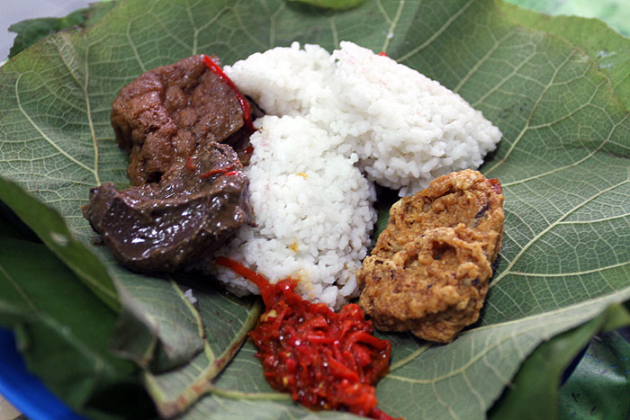cara-penyajian-makanan-khas-indonesia-yang-bikin-nikmat-berlipat