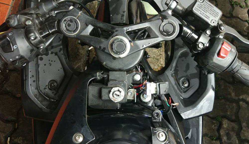 frustasi-bobol-keyless-suzuki-gsx-r150-lihat-apa-yang-dilakukan-maling-motor-ini