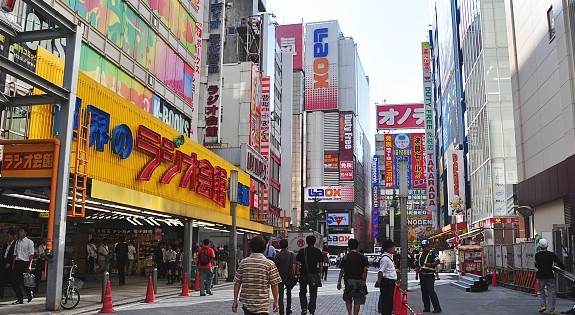 Akihabara: Otaku Culture vs Electronic Store