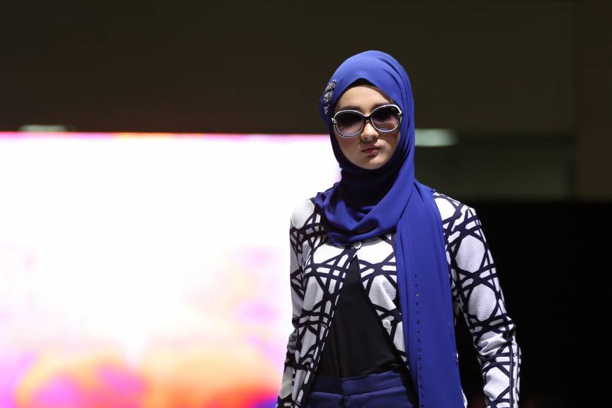 Begini Jadinya Kalau Model Cantik Jepang Pakai Busana Muslim
