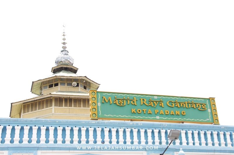 Nikmati Serunya Ngabuburit di 5 Masjid Terunik Kota Padang