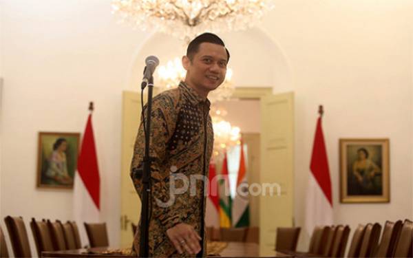 Nama Airlangga dan AHY Muncul di Tengah Perang Saraf Jokowi Vs Nasdem