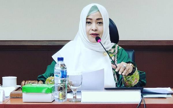 Daripada Urus Cadar dan Celana Cingkrang, Sebaiknya Segera Rampungkan RUU Miras