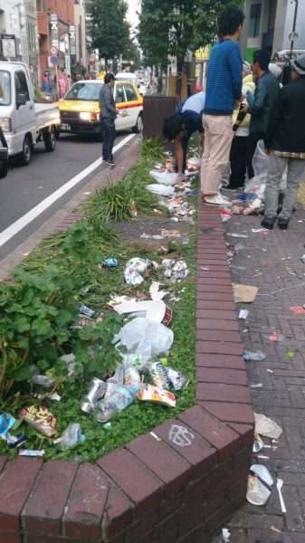 Tokyo pasca Halloween: Habis Senang, Terbitlah Sampah