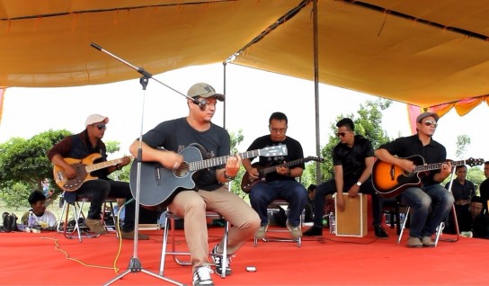 &quot;Hutan Tropis&quot; Band Asli Indonesia yang menyuarakan masa depan BUMI. Tahukah kamu?!