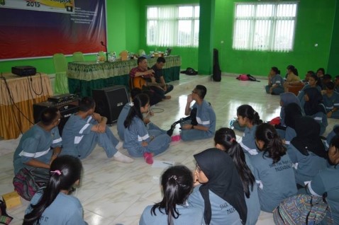 &quot;Hutan Tropis&quot; Band Asli Indonesia yang menyuarakan masa depan BUMI. Tahukah kamu?!